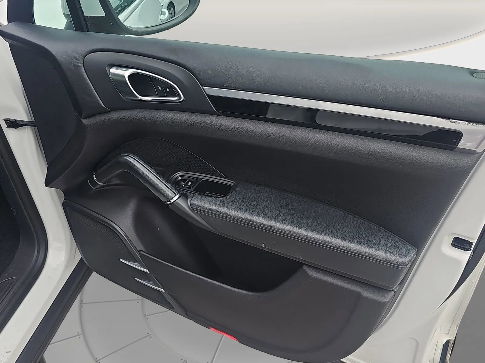 Used 2014 Porsche Cayenne image 17