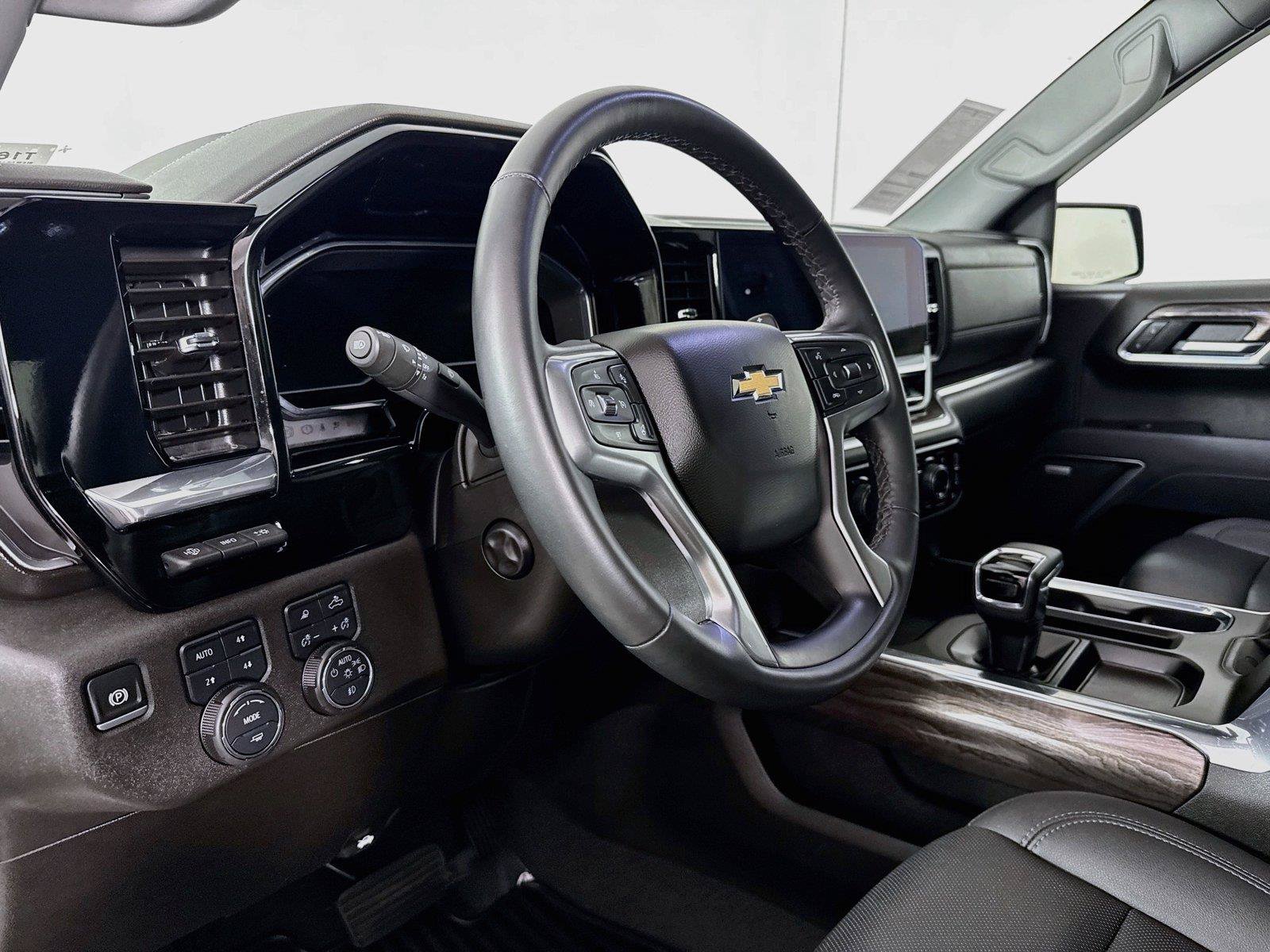 Used 2025 Chevrolet Silverado 1500 LTZ w/ LTZ Premium Package AWD/4WD image 4