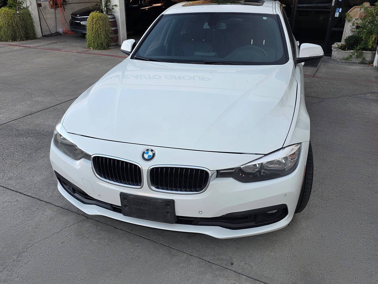 Used 2016 BMW 320i Sedan RWD image 3