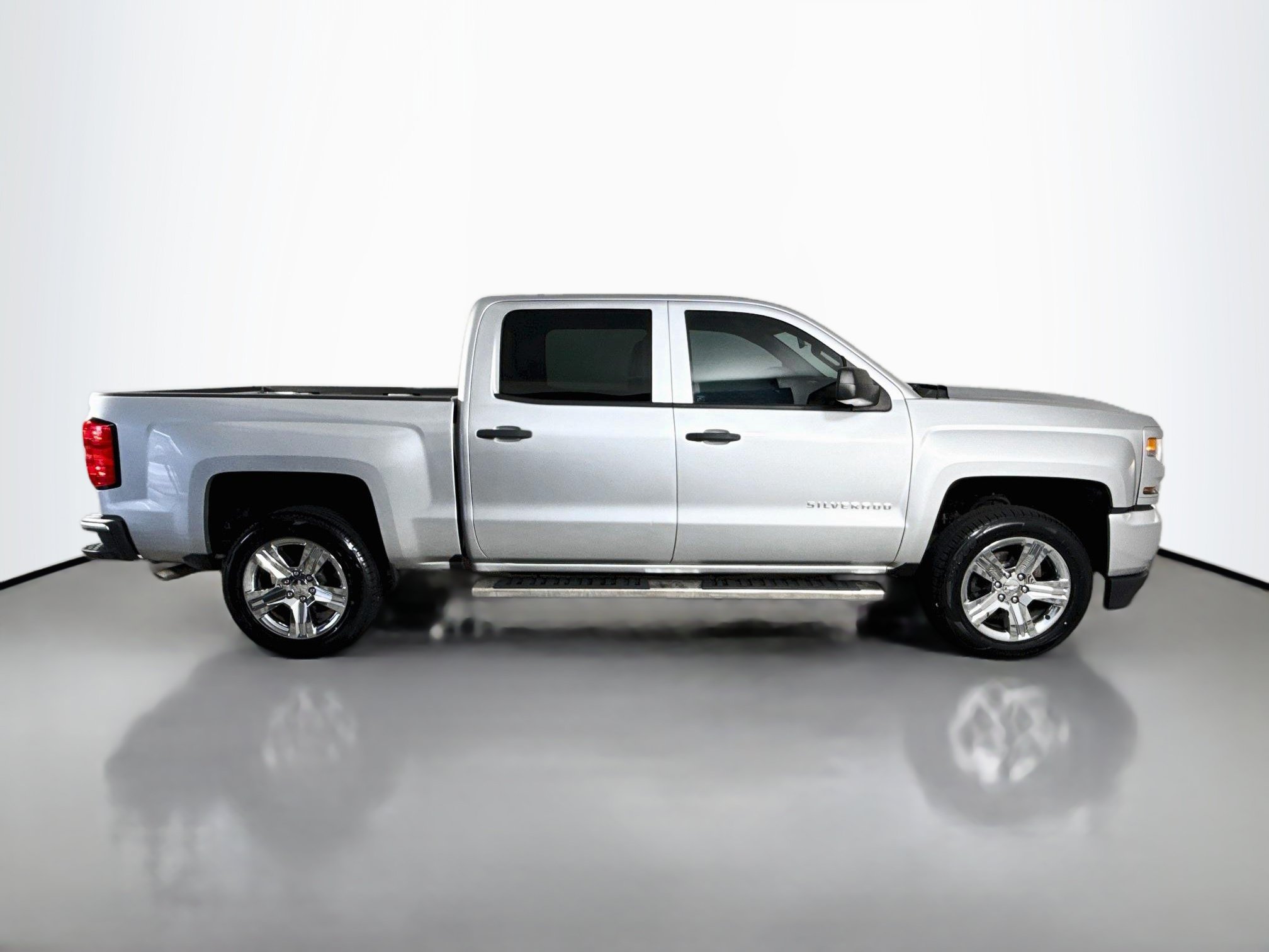 Used 2018 Chevrolet Silverado 1500 Custom w/ Custom Value Package RWD image 11