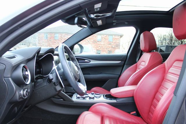 Used 2024 Alfa Romeo Stelvio Veloce image 13