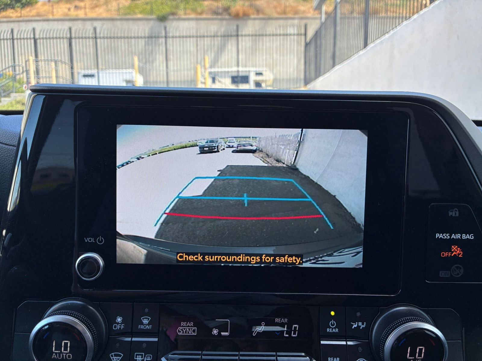 Used 2025 Toyota Highlander LE image 25