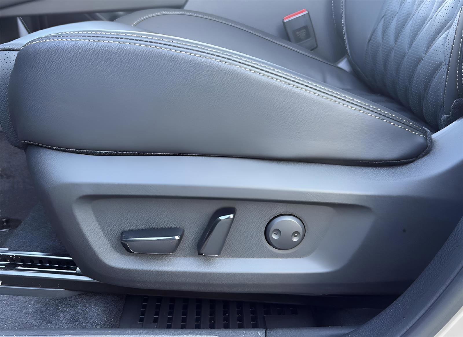 New 2026 Nissan Rogue Platinum image 15