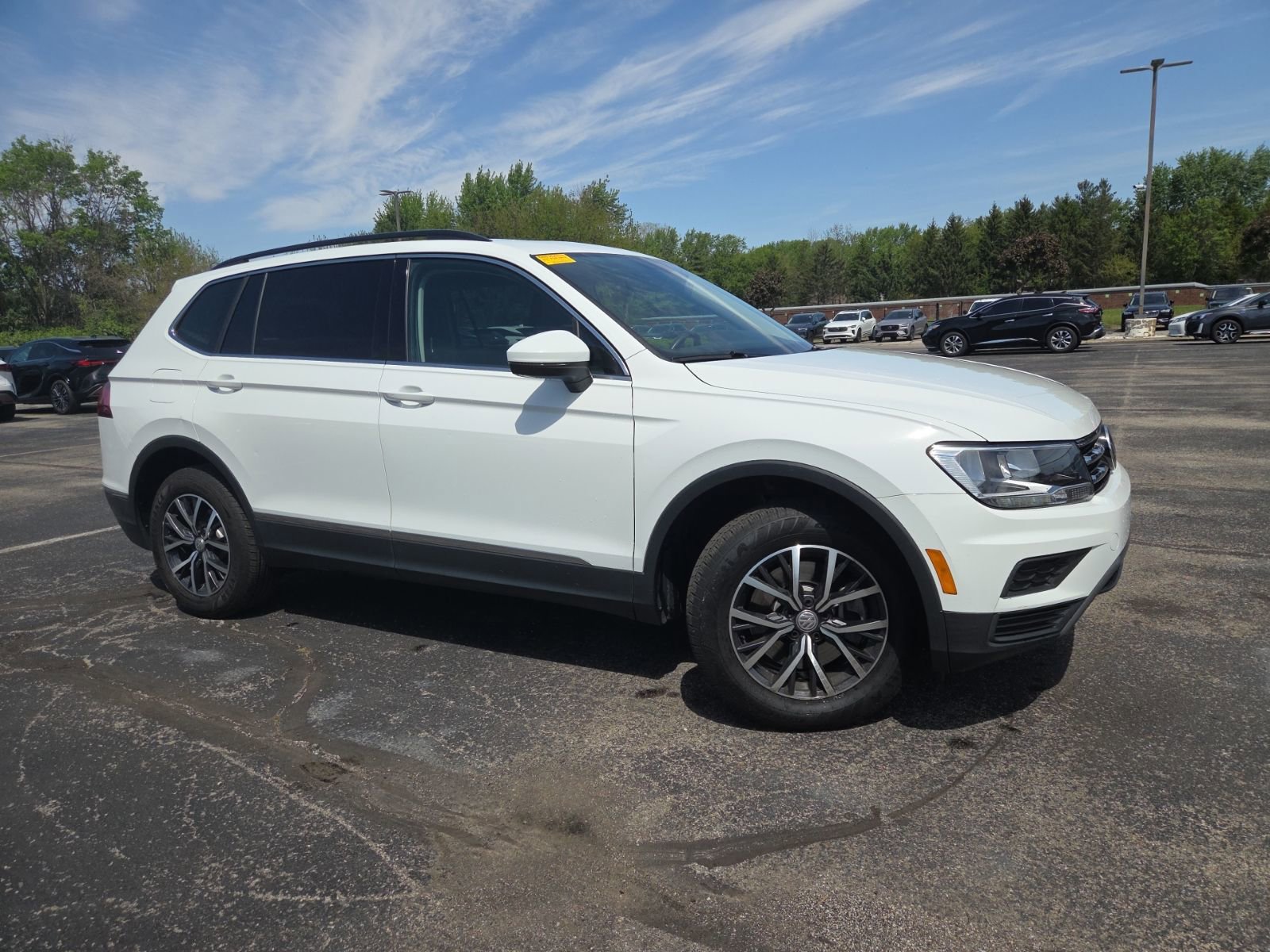 Used 2020 Volkswagen Tiguan SE w/ Panoramic Sunroof Package AWD/4WD image 3