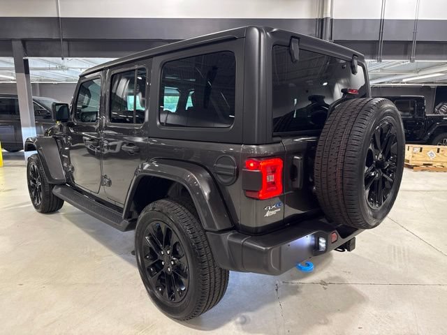 Used 2022 Jeep Wrangler Unlimited Sahara w/ Cold Weather Group AWD/4WD image 21
