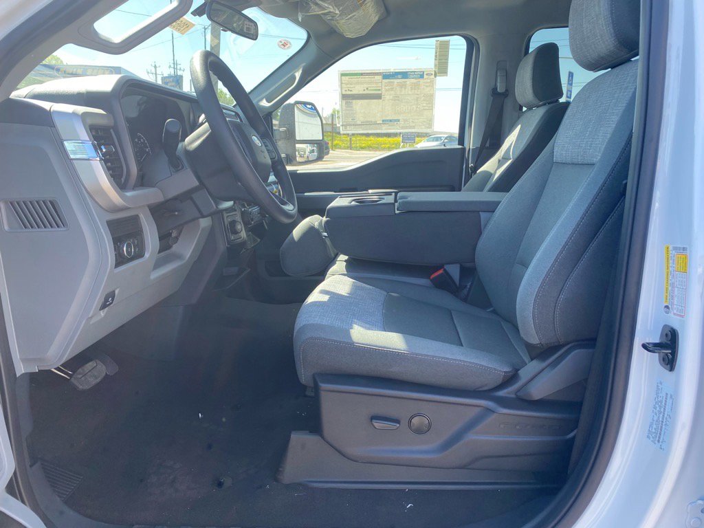 New 2025 Ford F350 XLT w/ FX4 Off-Road Package image 16