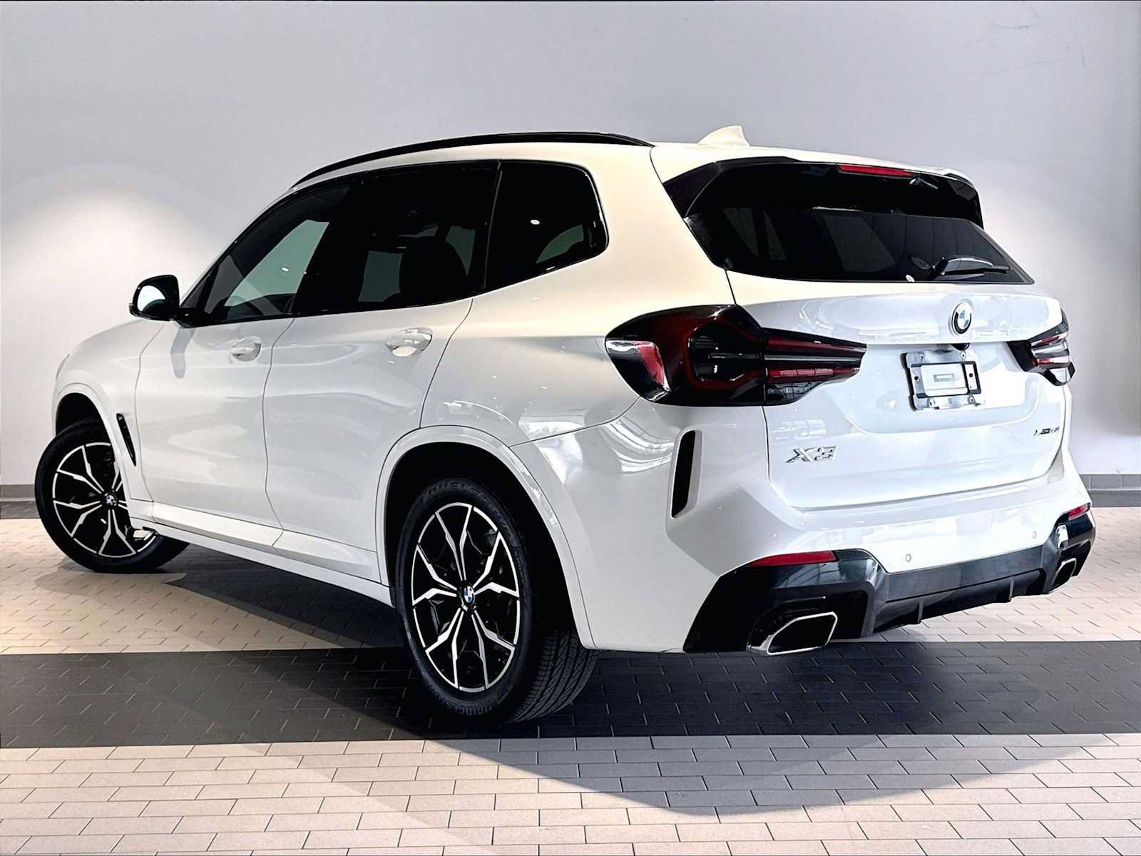 Used 2023 BMW X3 xDrive30i w/ M Sport Package AWD/4WD image 3