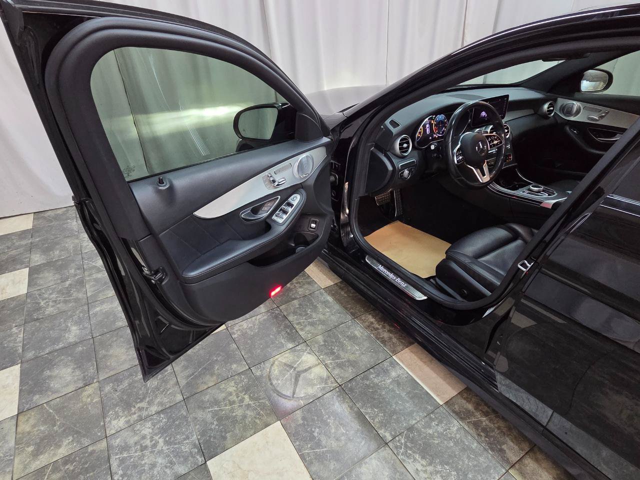 Used 2020 Mercedes-Benz C 300 4MATIC Sedan image 11