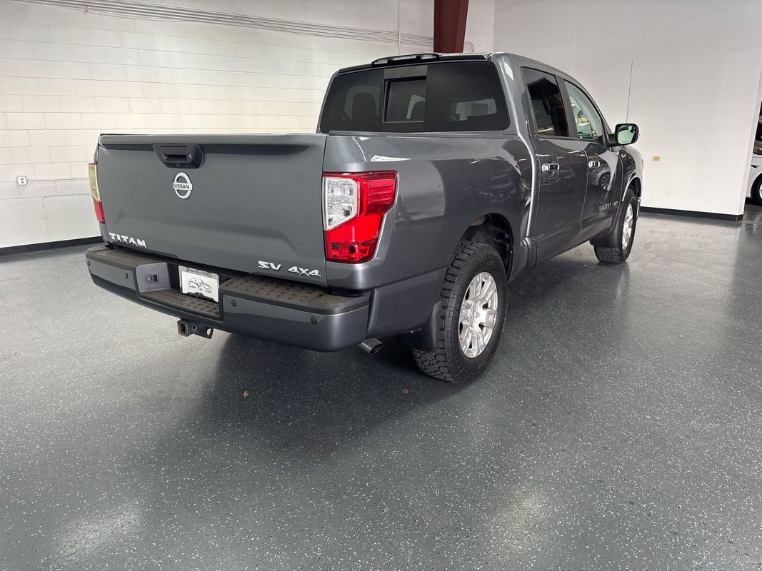 Used 2018 Nissan Titan SV w/ SV Convenience Package image 4