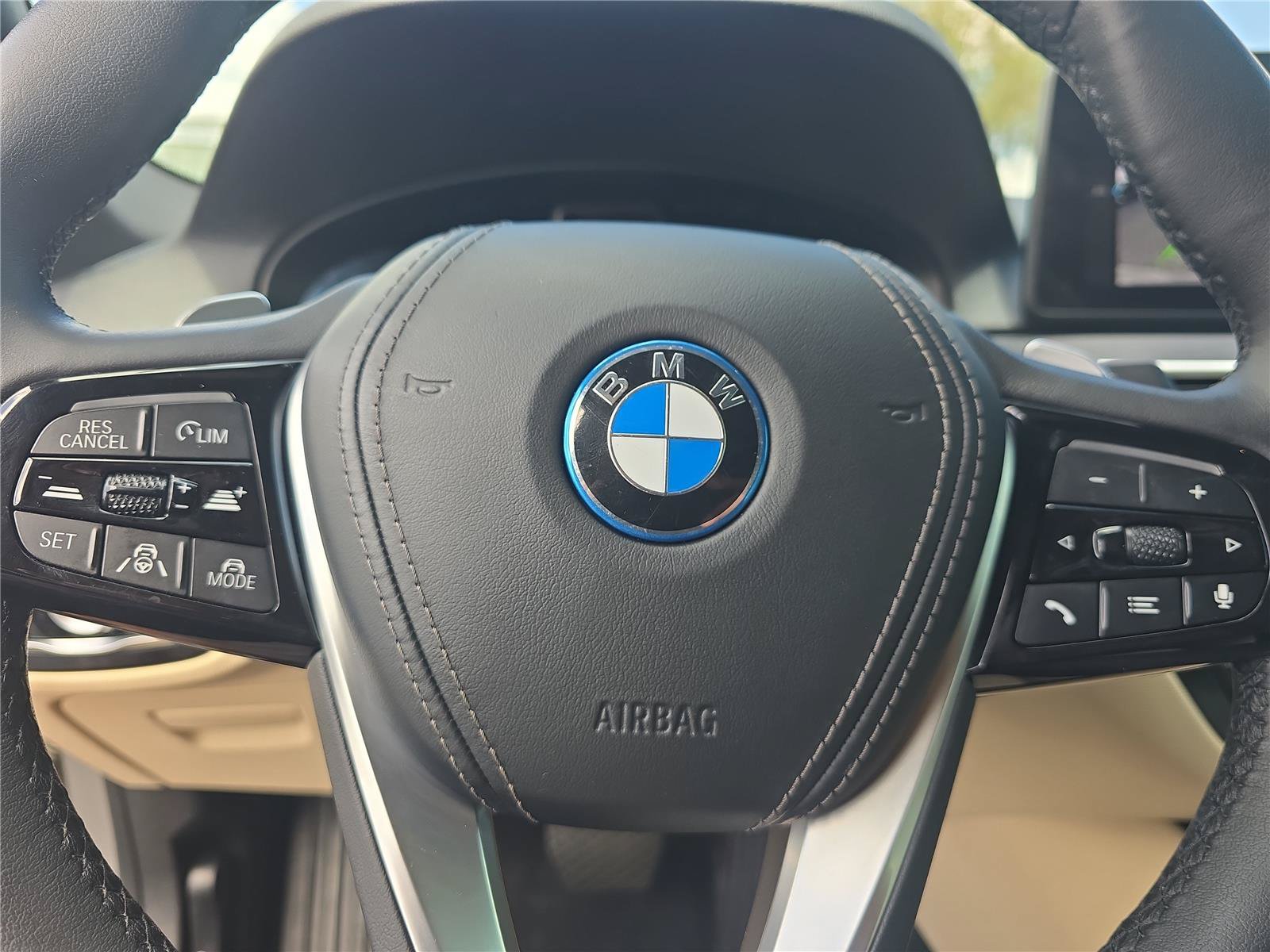 Used 2022 BMW 530e w/ Premium Package RWD image 25