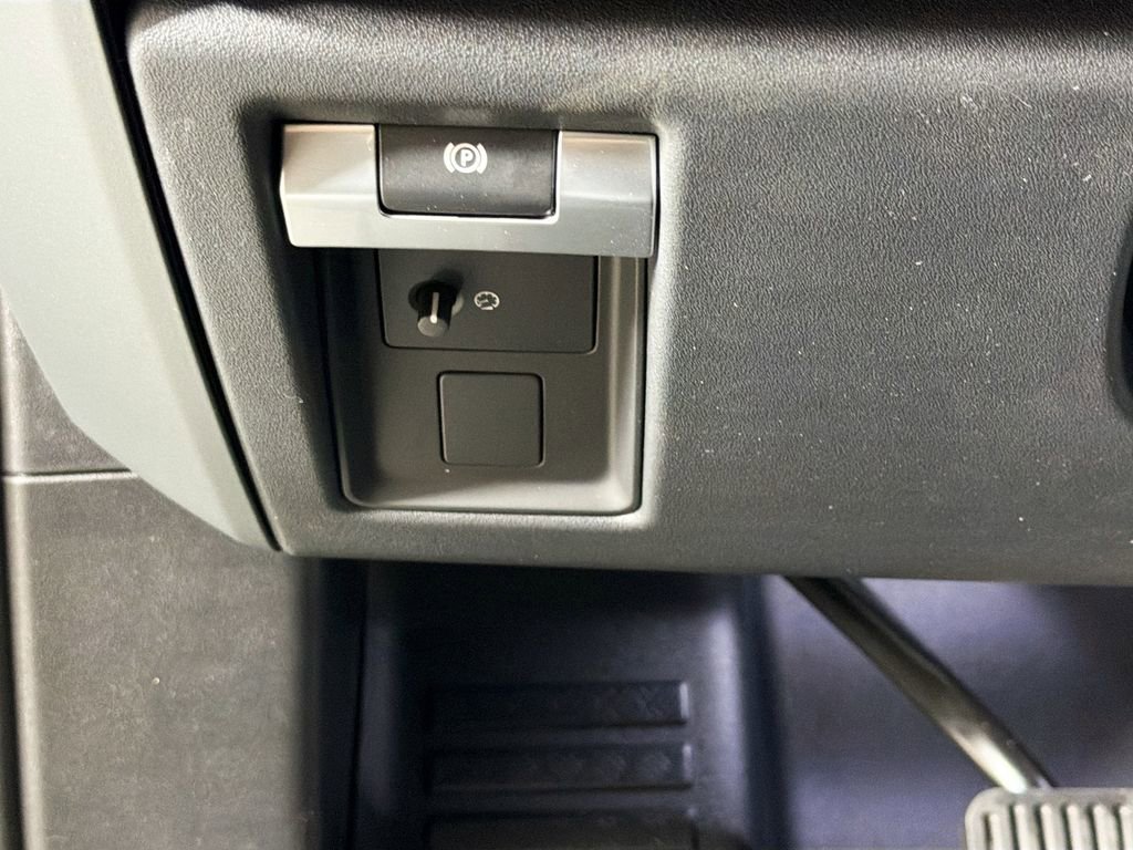 New 2026 Land Rover Defender 110 X-Dynamic SE AWD/4WD image 10