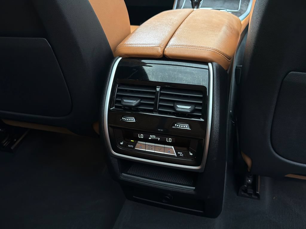 Used 2021 BMW X5 xDrive40i w/ M Sport Package AWD/4WD image 17
