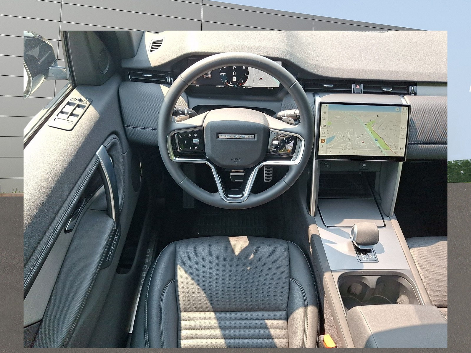 Used 2025 Land Rover Discovery Sport Dynamic SE AWD/4WD image 6