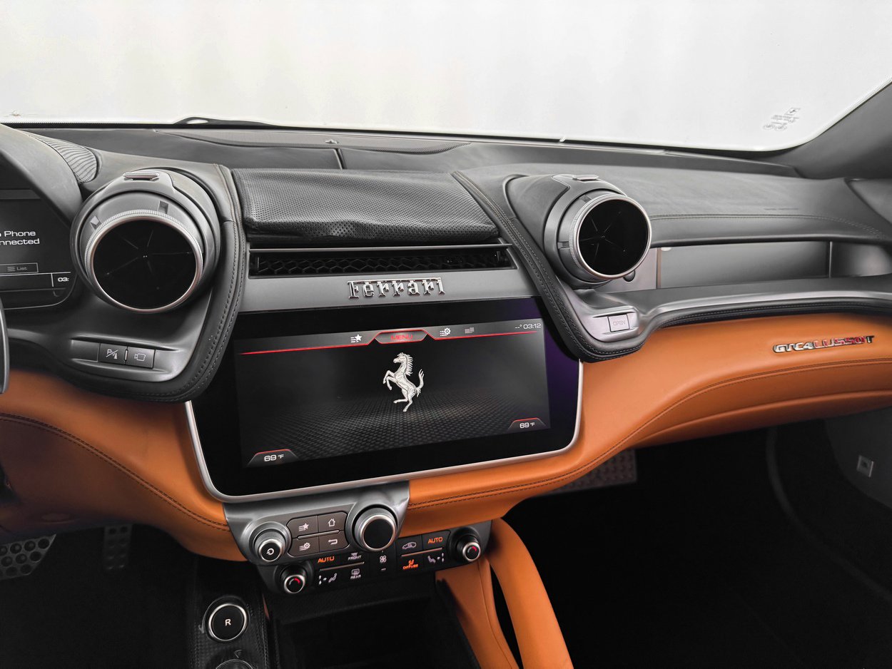 Used 2018 Ferrari GTC4Lusso T image 21