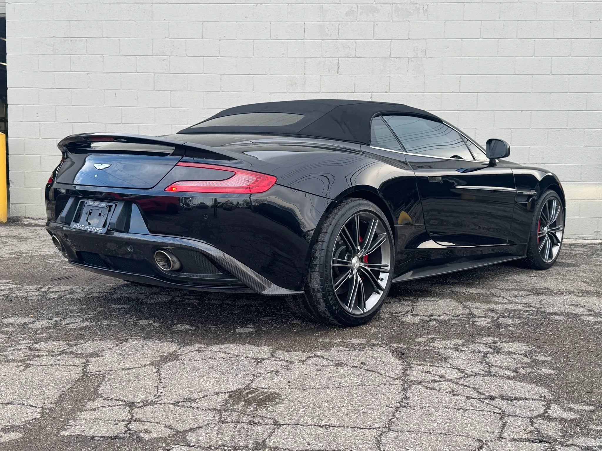 Used 2014 Aston Martin Vanquish Volante RWD image 8