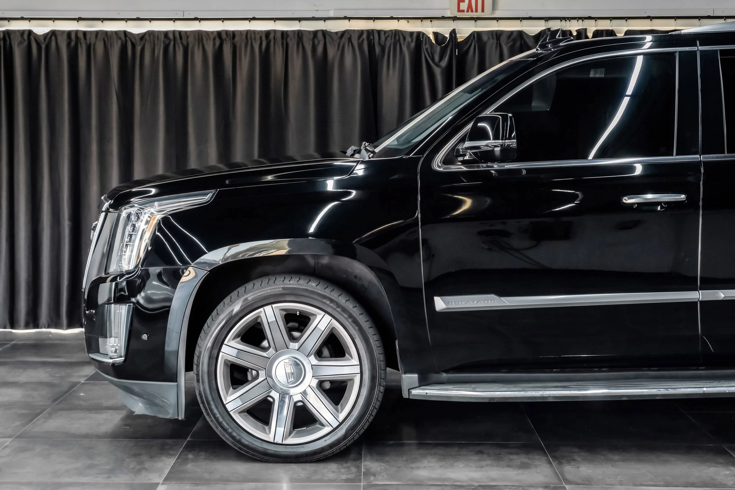 Used 2020 Cadillac Escalade ESV Luxury RWD image 13