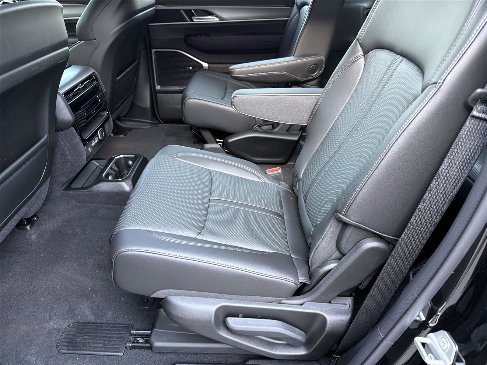 New 2026 Jeep Grand Wagoneer 4WD image 18