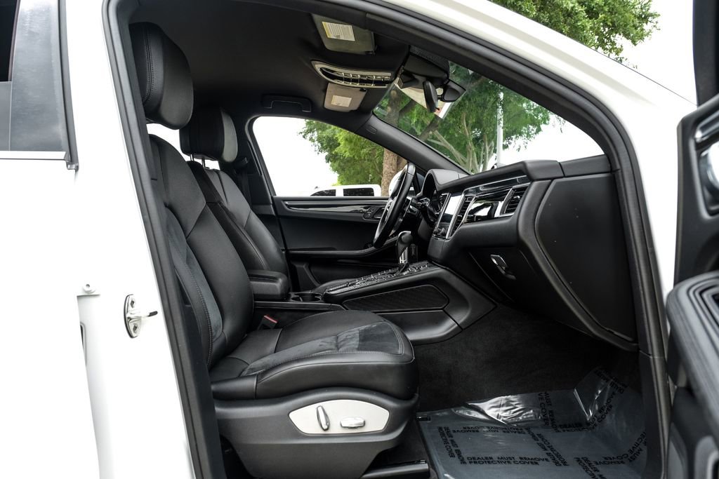 Used 2018 Porsche Macan AWD/4WD image 39