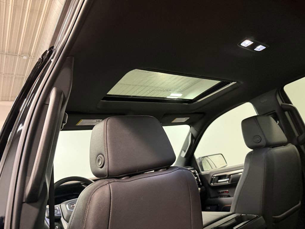Used 2024 GMC Sierra 1500 AT4 w/ Technology Package image 11