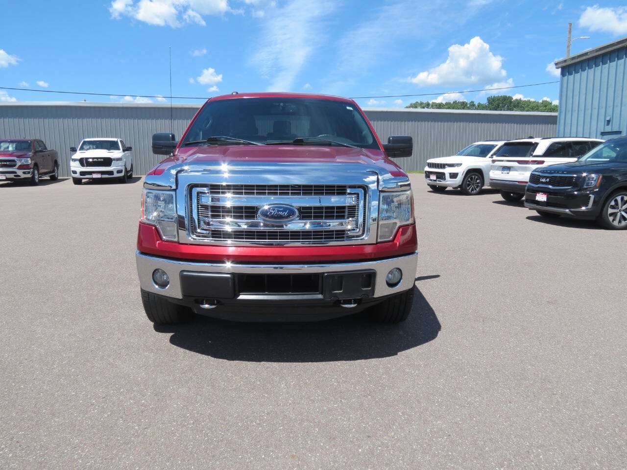 Used 2014 Ford F150 XLT w/ XLT Chrome Package AWD/4WD image 3