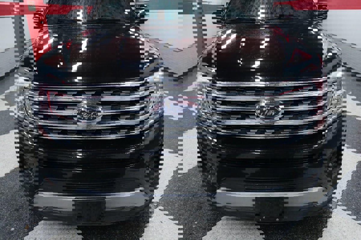 Used 2019 Ford Expedition XLT w/ Equipment Group 202A RWD image 4