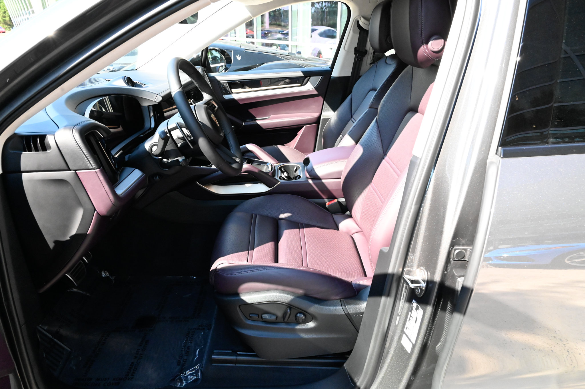 Used 2025 Porsche Cayenne S AWD/4WD image 17