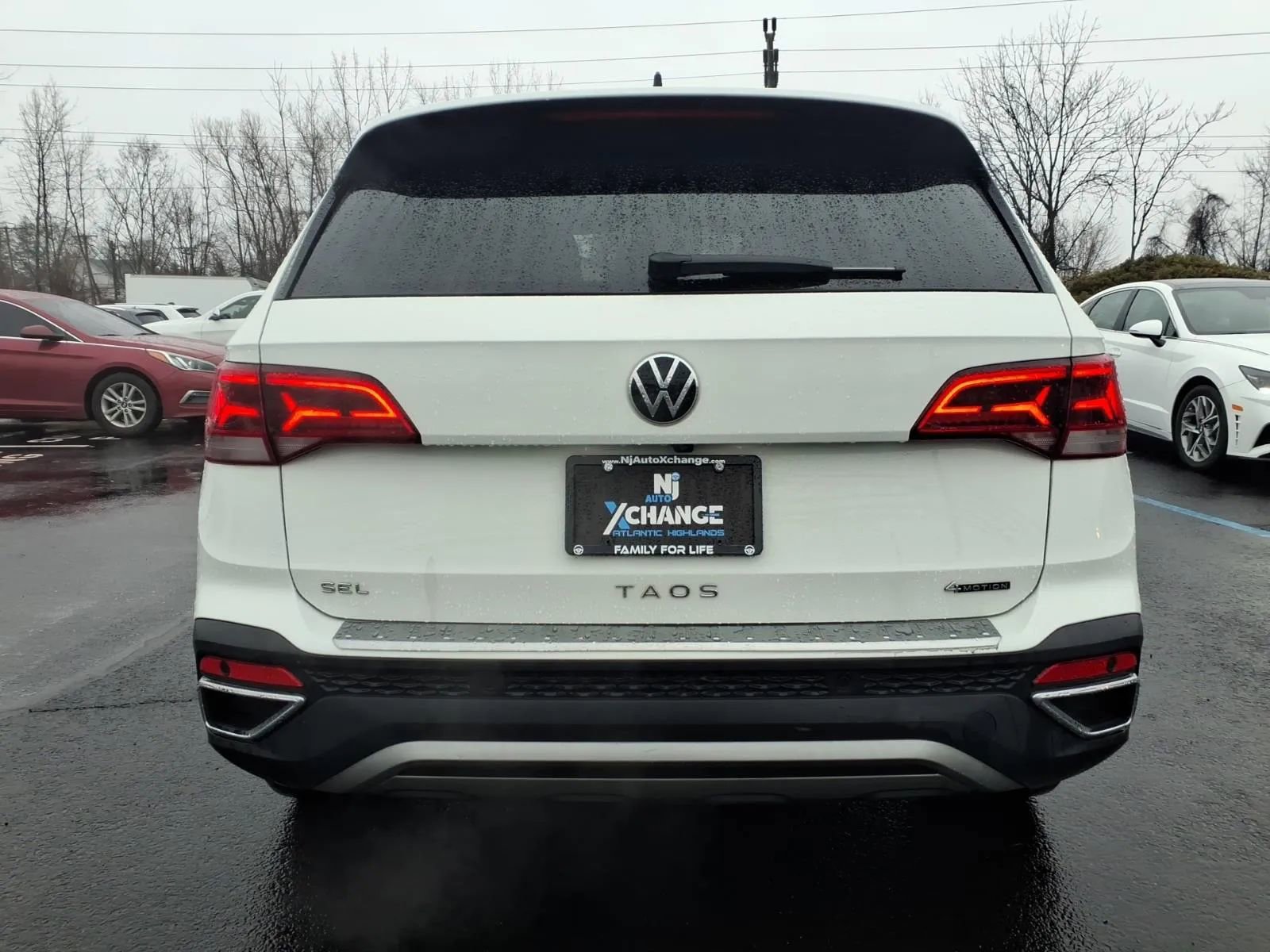 Used 2022 Volkswagen Taos SEL w/ Panoramic Sunroof Package AWD/4WD image 4