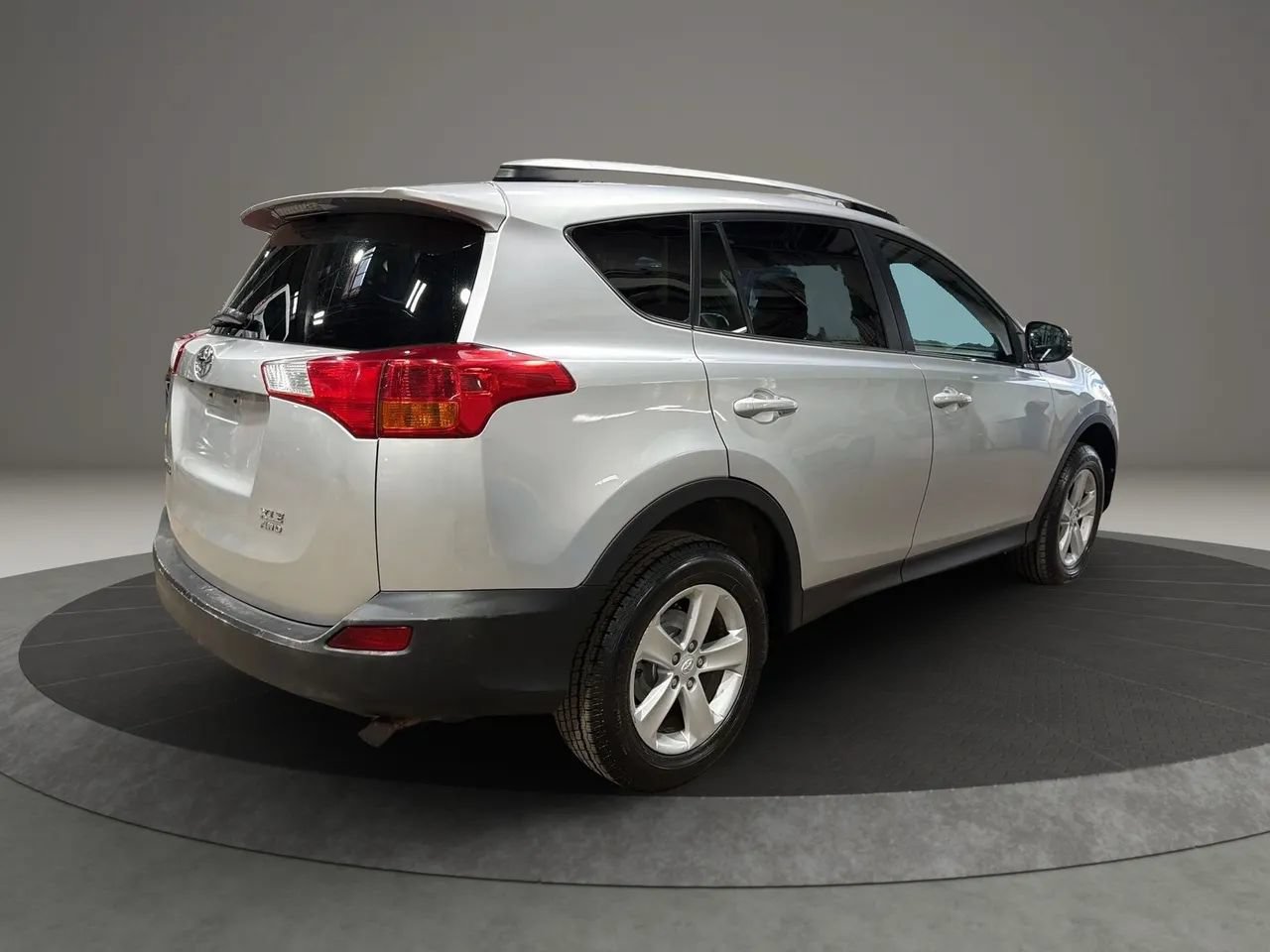 Used 2014 Toyota RAV4 XLE AWD/4WD image 5