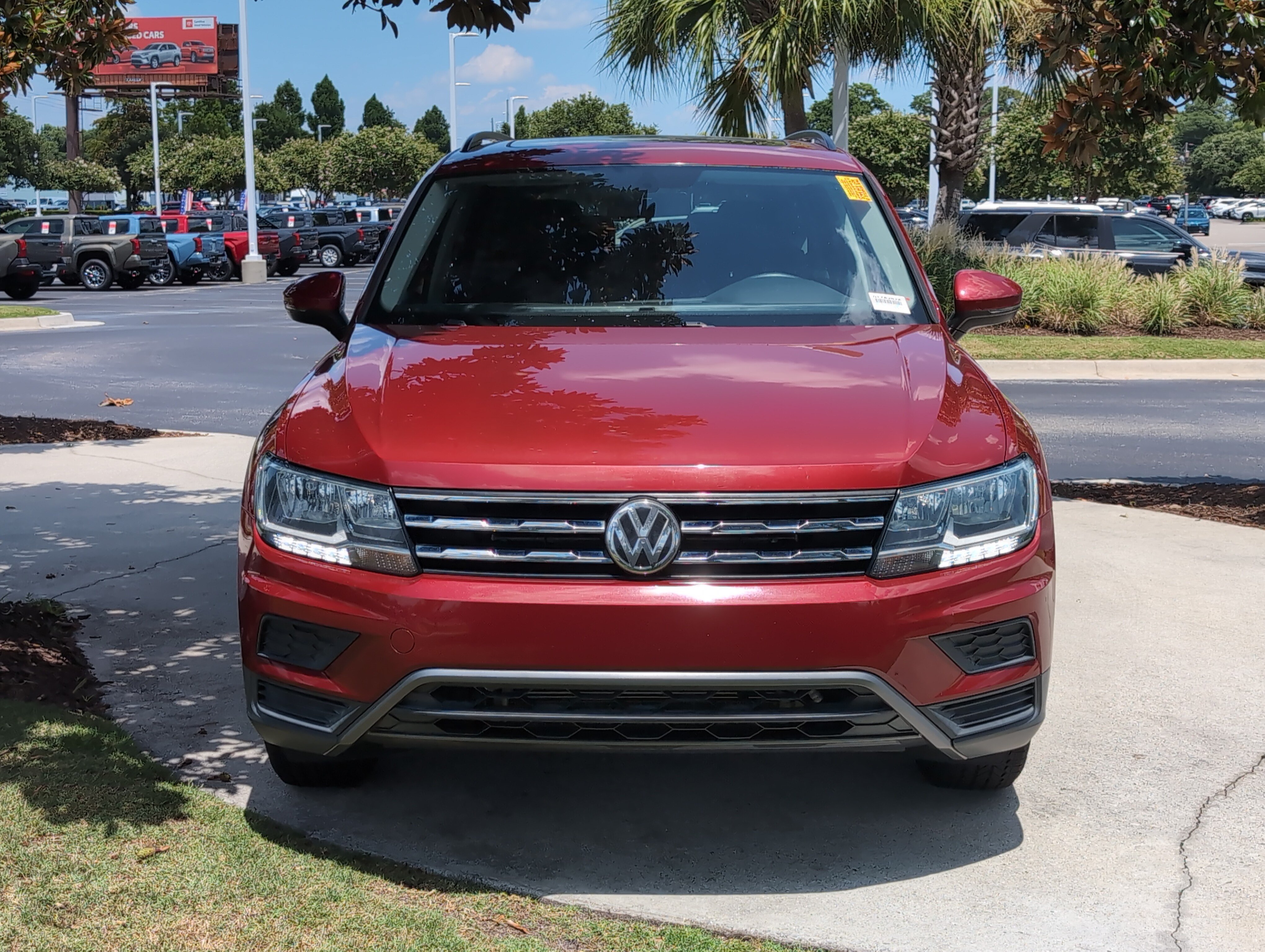 Used 2019 Volkswagen Tiguan SE w/ Panoramic Sunroof Package FWD image 3