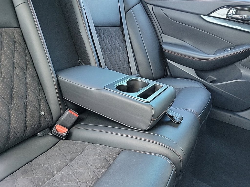Used 2023 Nissan Maxima SR w/ Sport Mat Group FWD image 16