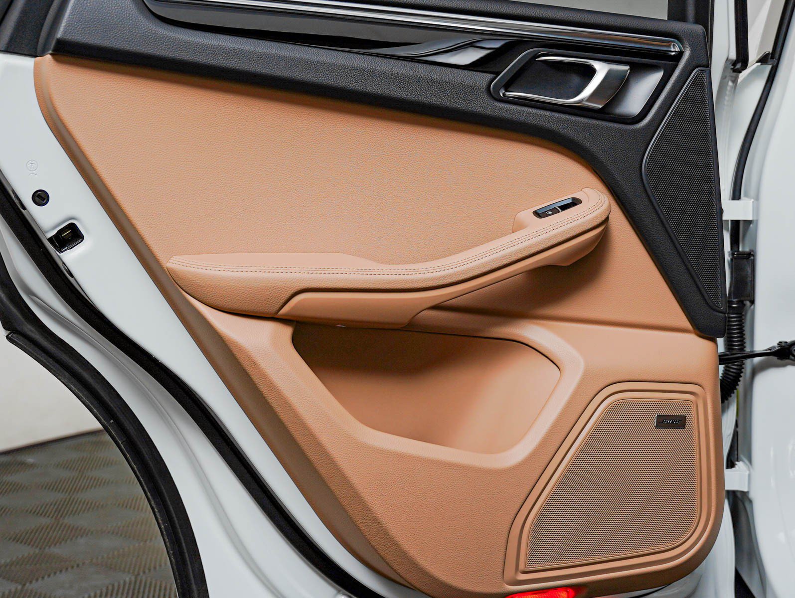 Certified 2026 Porsche Macan AWD/4WD image 29