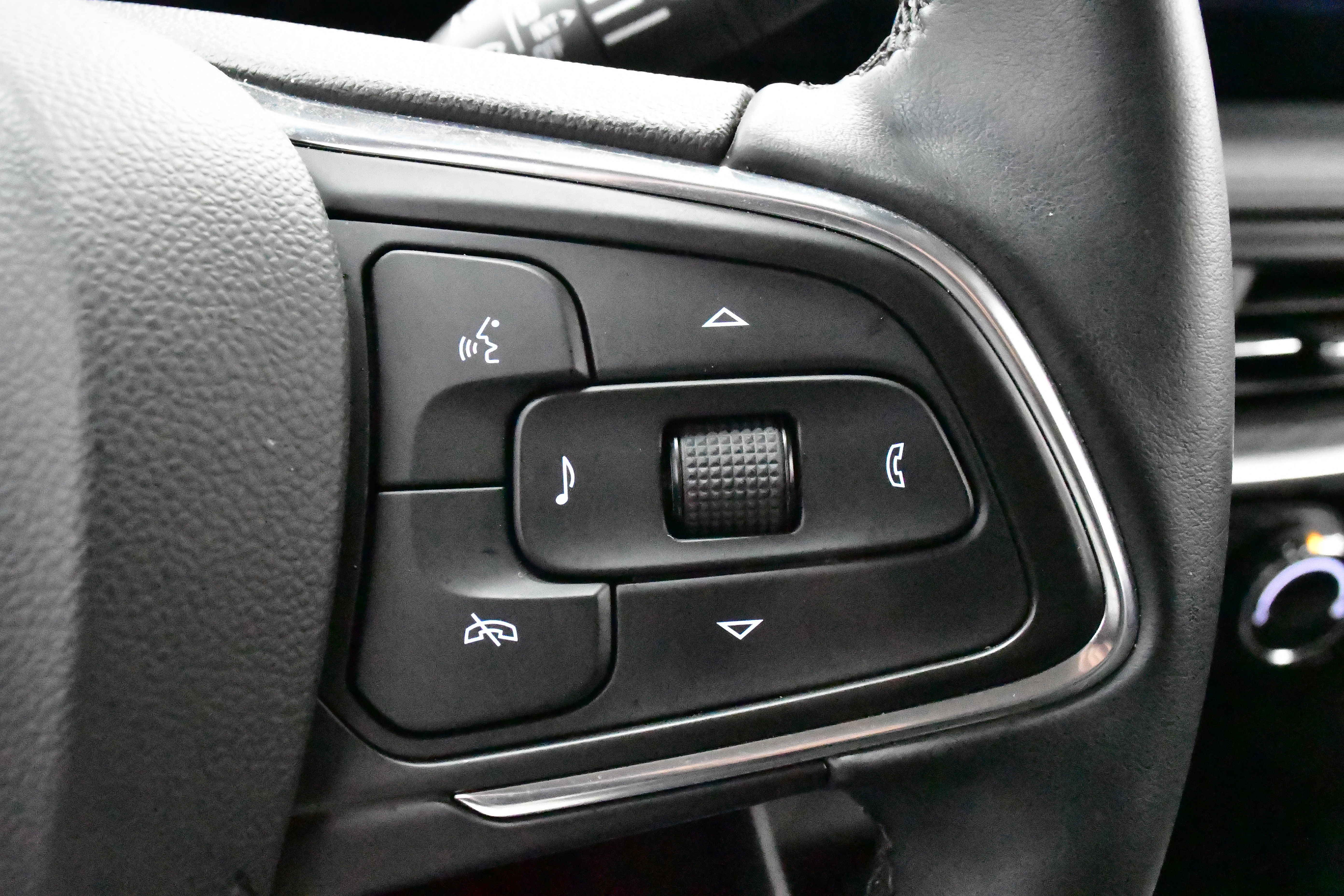 Used 2023 Buick Encore GX Select w/ Sport Touring Package image 32