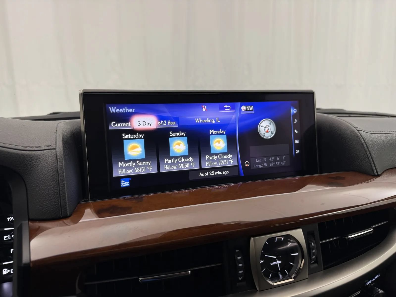 Used 2016 Lexus LX 570 4WD w/ Luxury Package image 21