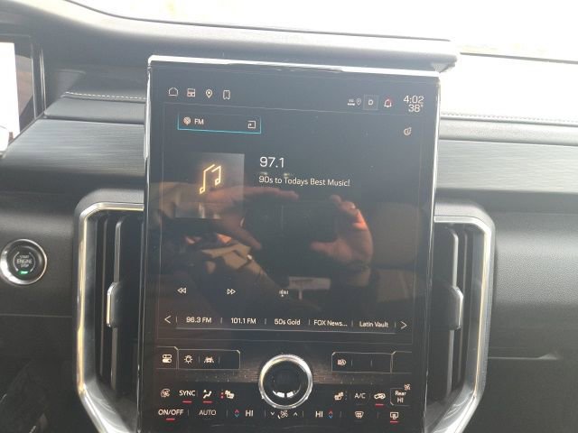 Certified 2025 GMC Acadia Elevation image 28