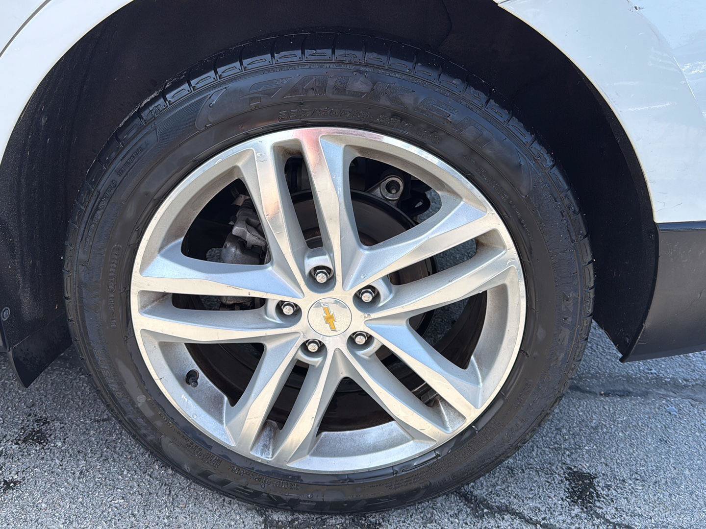 Used 2018 Chevrolet Equinox Premier FWD image 16