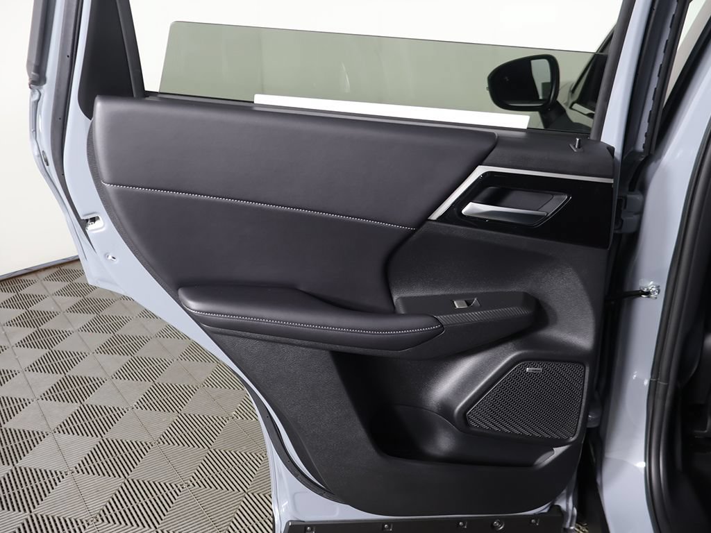 New 2026 Mitsubishi Outlander SE FWD image 24