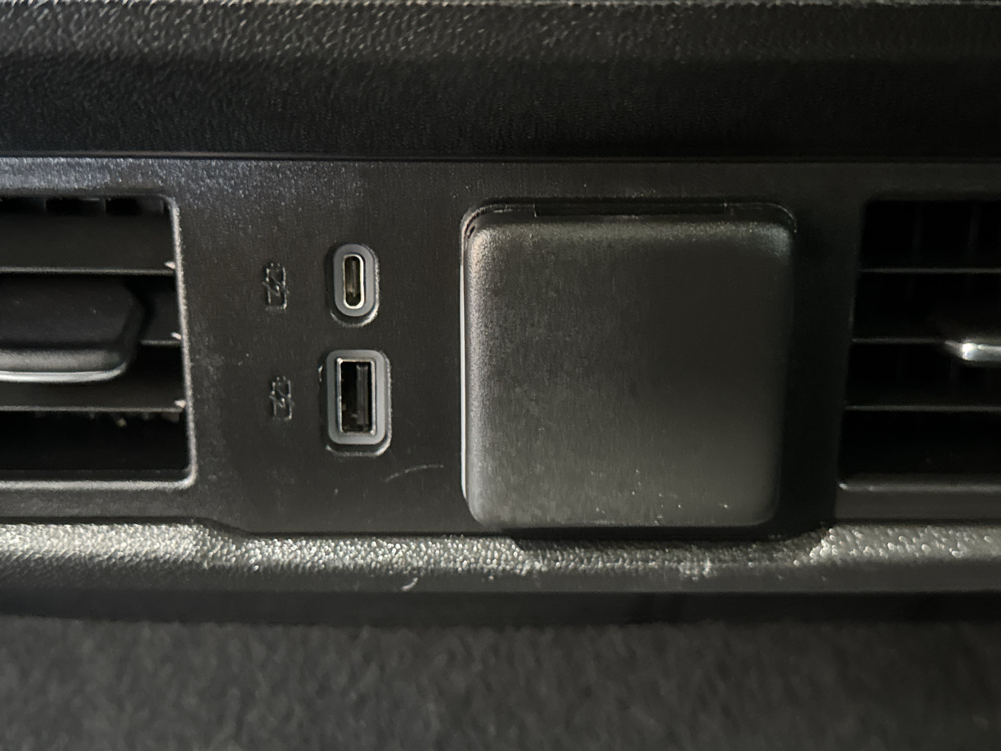 Used 2023 Chevrolet Silverado 1500 LT AWD/4WD image 12