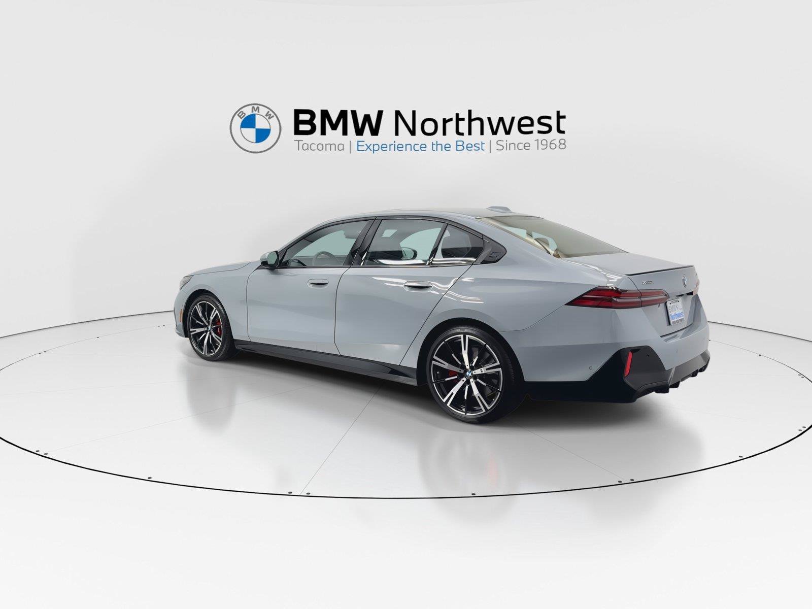 Used 2026 BMW 530i xDrive w/ M Sport Package AWD/4WD image 12