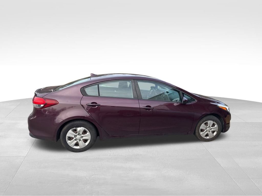 Used 2017 Kia Forte LX image 3
