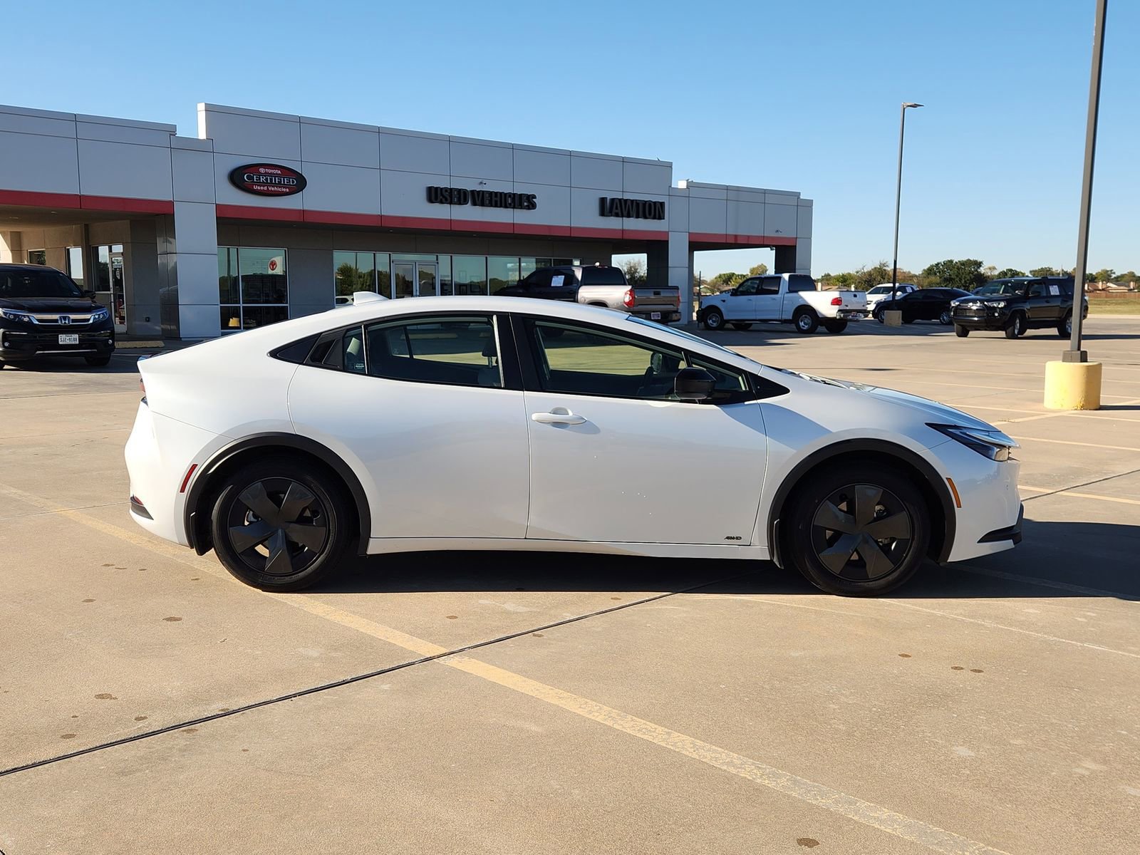 Used 2024 Toyota Prius LE image 7