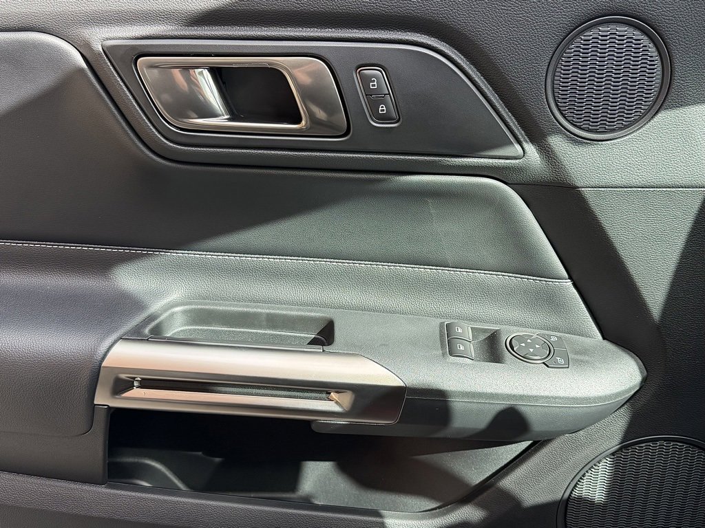 Used 2021 Ford Mustang Shelby GT500 w/ Technology Package image 17