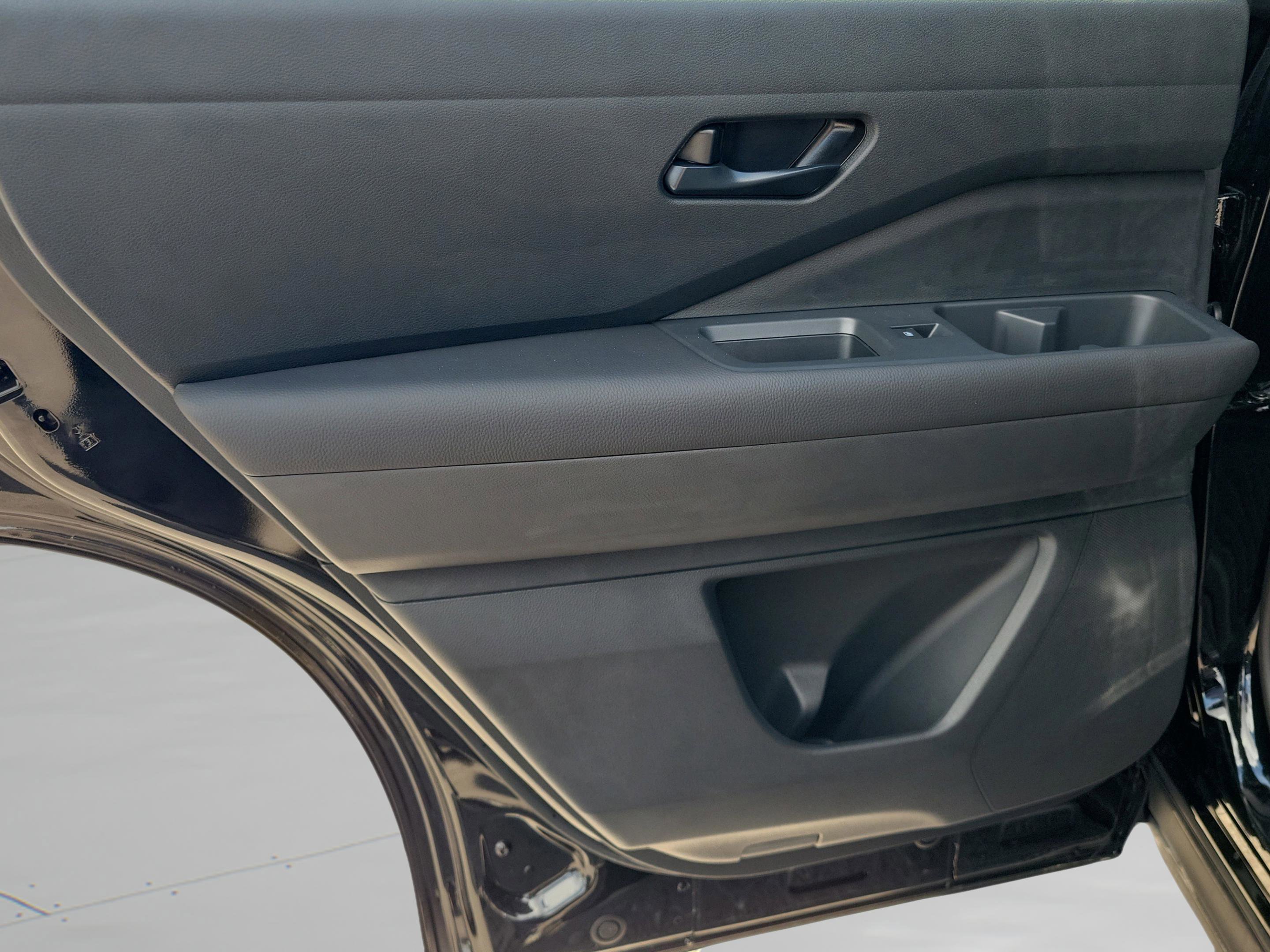 New 2026 Nissan Pathfinder SV image 10