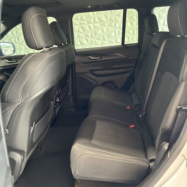 Used 2024 Jeep Grand Cherokee Laredo X w/ Trailer Tow Package AWD/4WD image 13