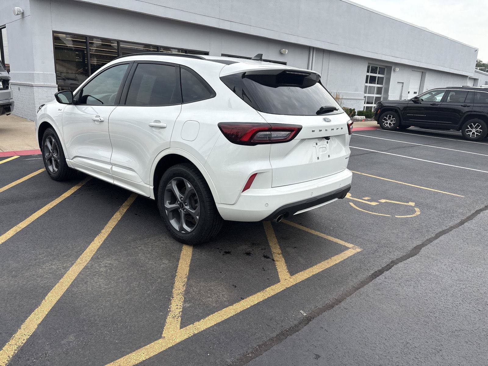 Used 2023 Ford Escape ST-Line w/ Tech Pack #1 AWD/4WD image 7