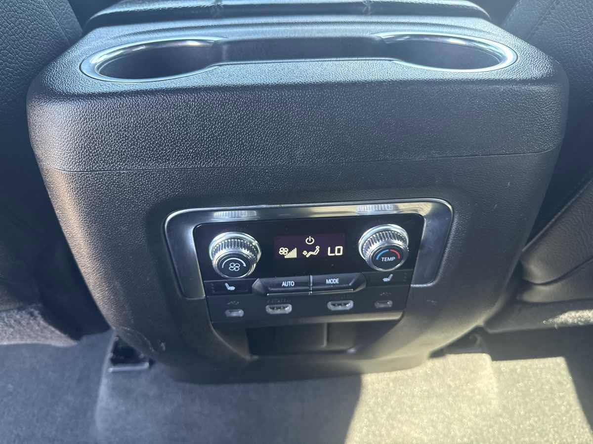 Used 2021 GMC Yukon Denali w/ Denali Ultimate Package AWD/4WD image 20