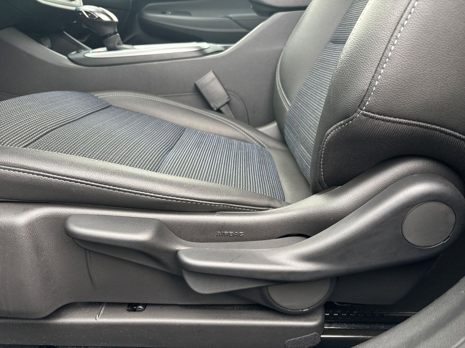 Used 2025 Buick Envista Preferred image 23