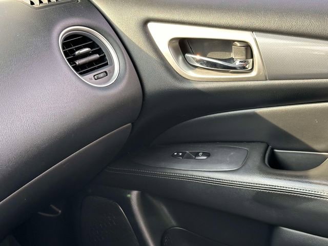 Used 2020 Nissan Pathfinder SL AWD/4WD image 26