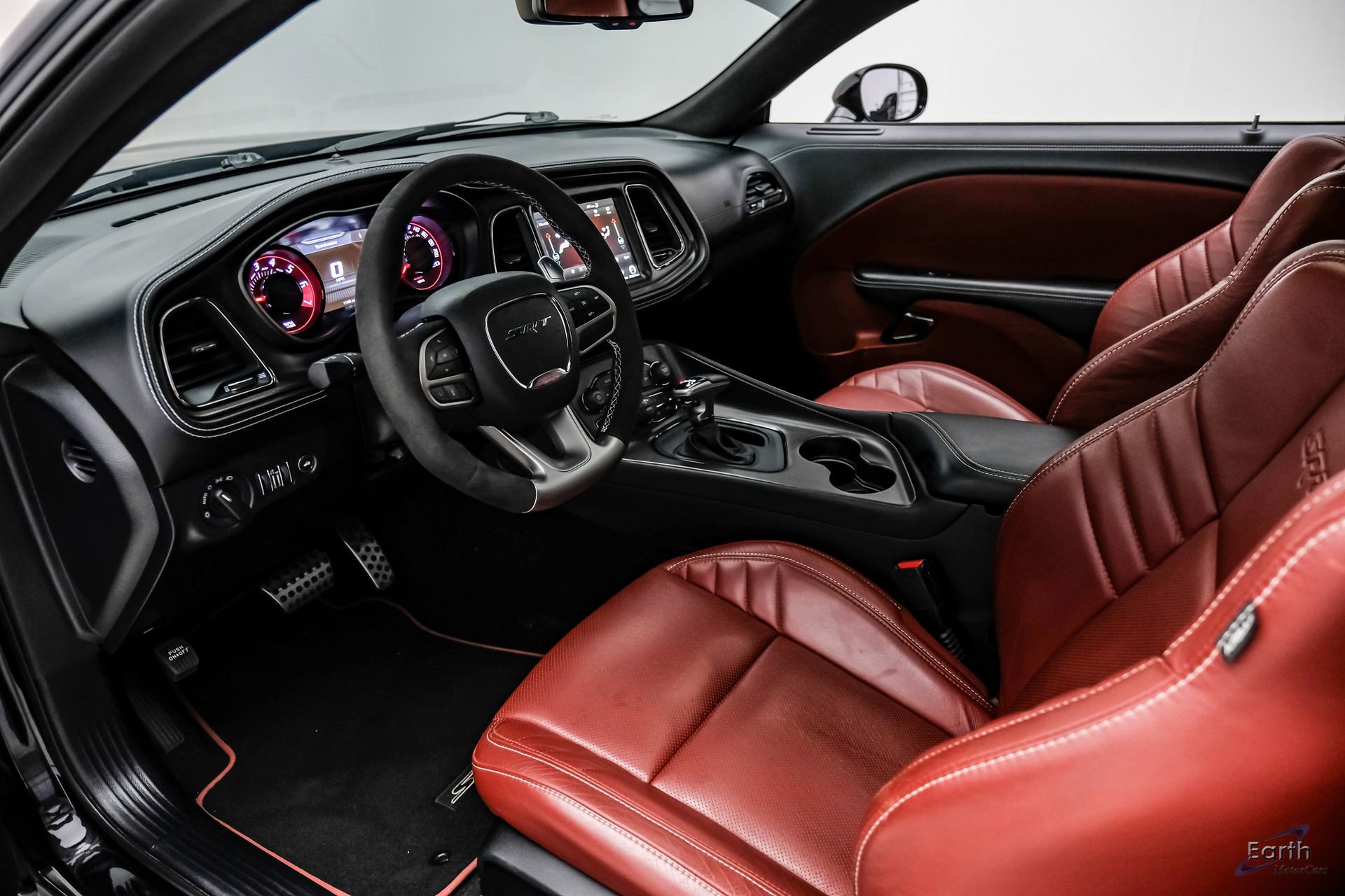 Used 2022 Dodge Challenger SRT Hellcat RWD image 2