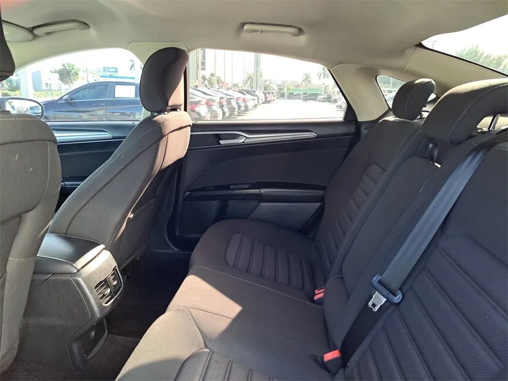 Used 2019 Ford Fusion SE image 17
