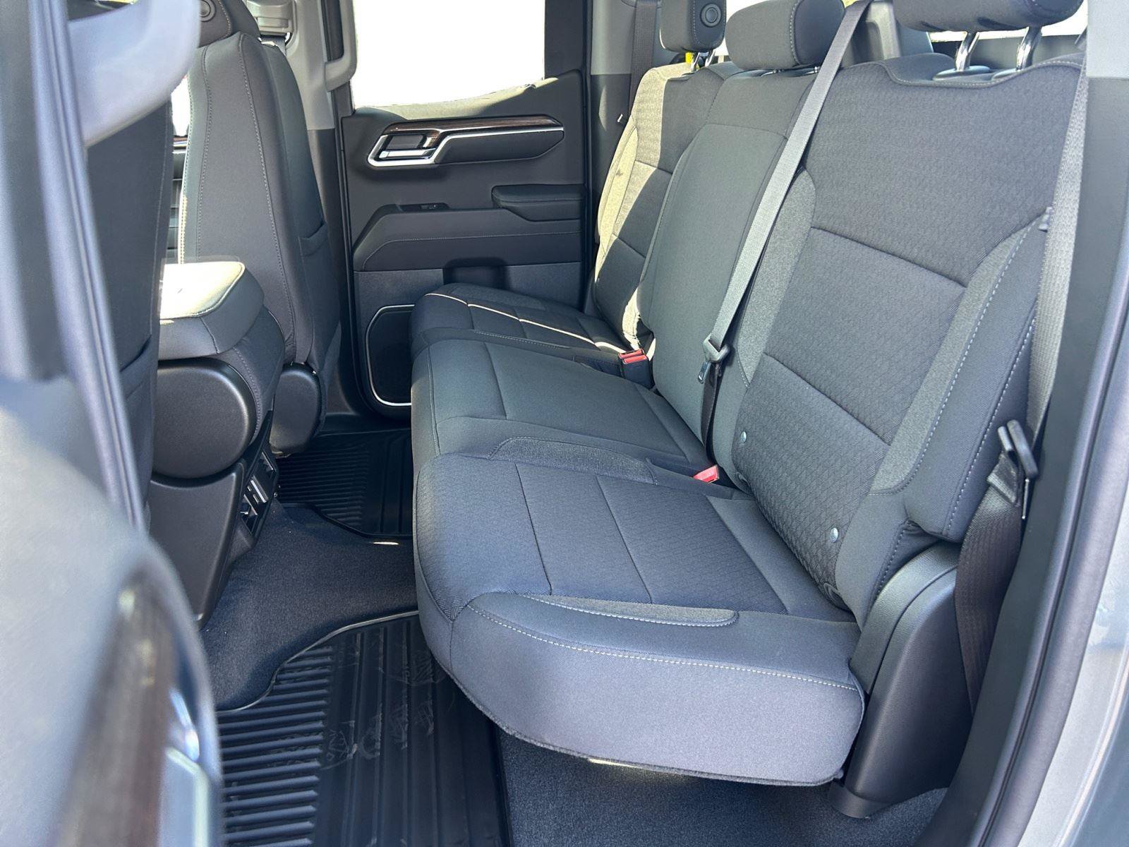 Used 2023 Chevrolet Silverado 1500 RST AWD/4WD image 17